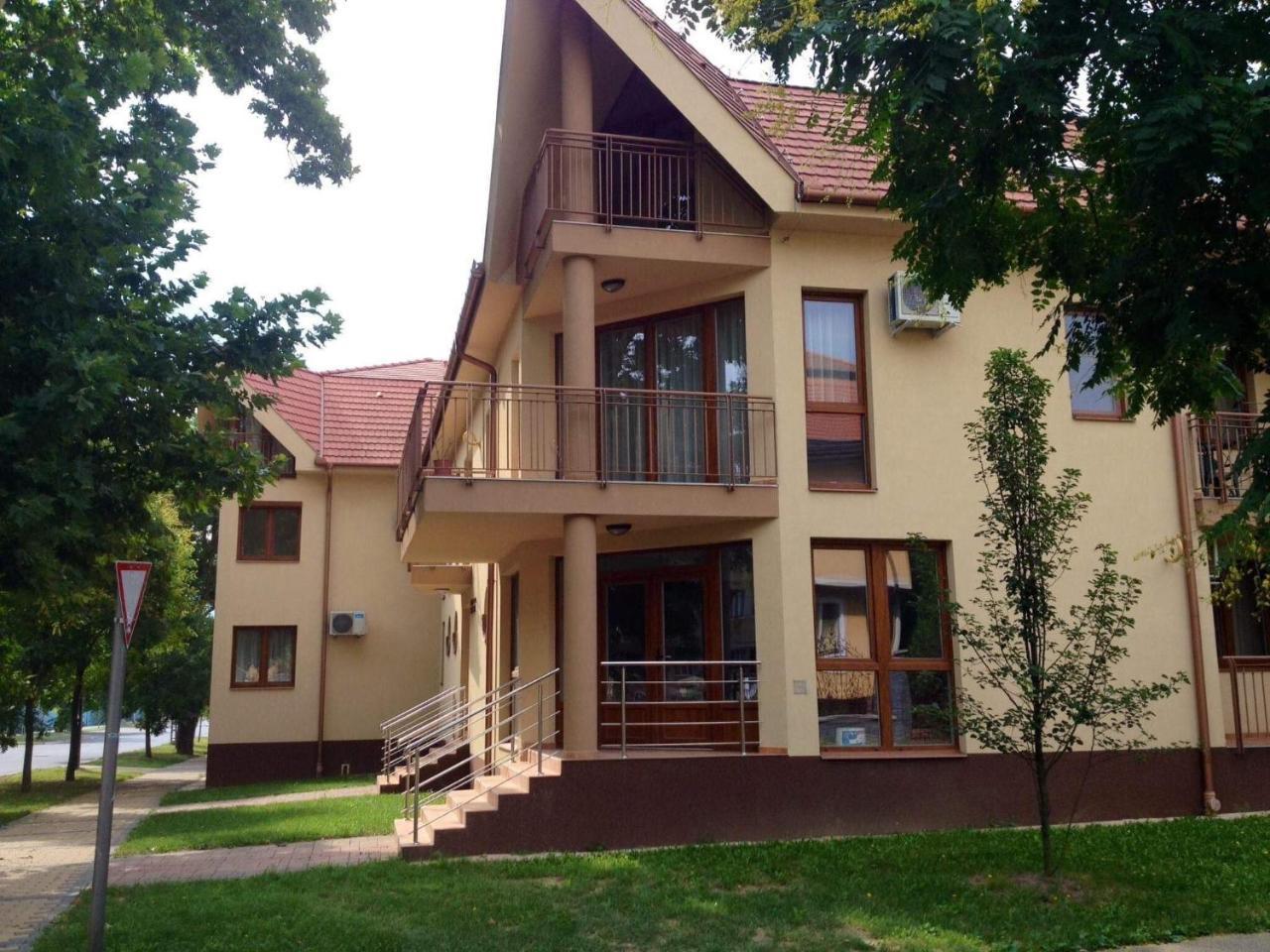 My Home Apartman Hajduszoboszlo Exterior photo